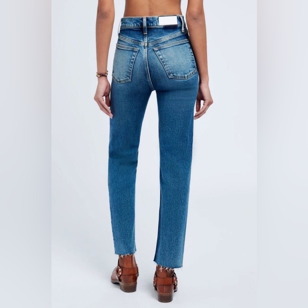 RE/DONE 70S ULTRA HIGH RISE STOVE PIPE
DENIM RAW HEMS WASH BROKEN IN DARK - Picture 2 of 16